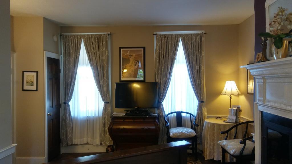 Budget Double Room,444447762:JPEG